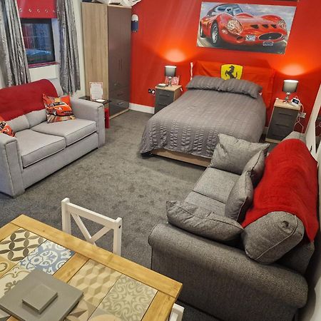 Joiners Arms - Studio Apartments Market Drayton Extérieur photo