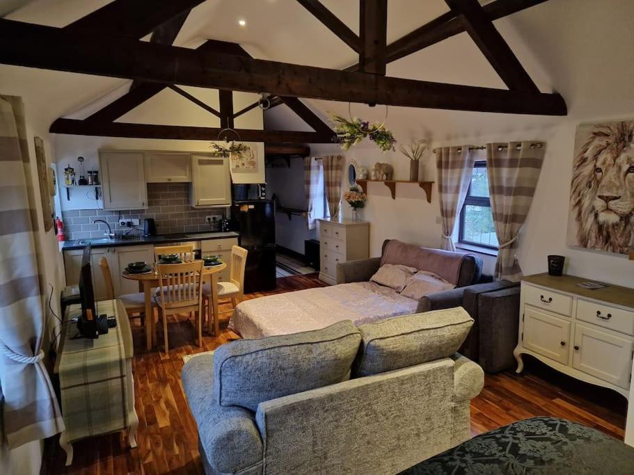 Joiners Arms - Studio Apartments Market Drayton Extérieur photo