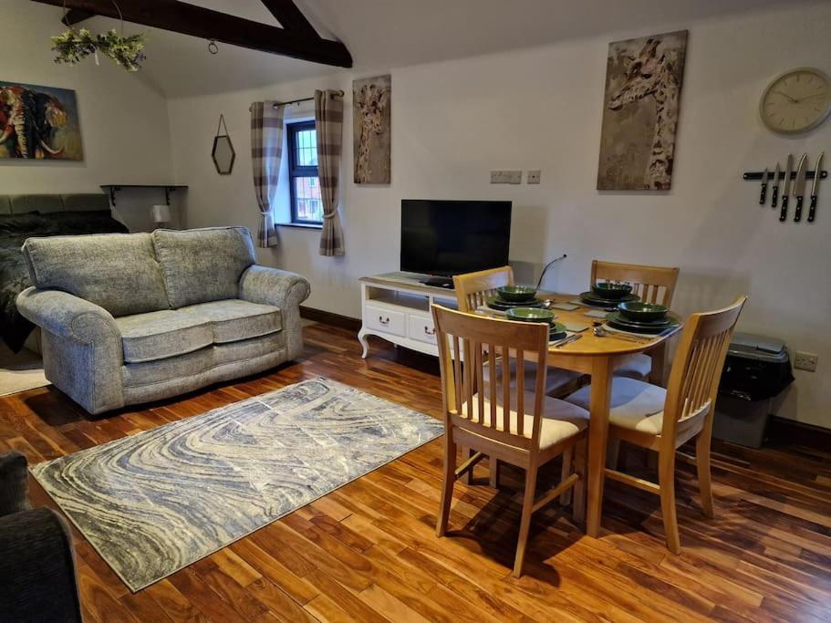 Joiners Arms - Studio Apartments Market Drayton Extérieur photo