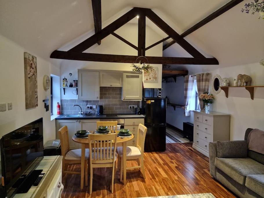 Joiners Arms - Studio Apartments Market Drayton Extérieur photo