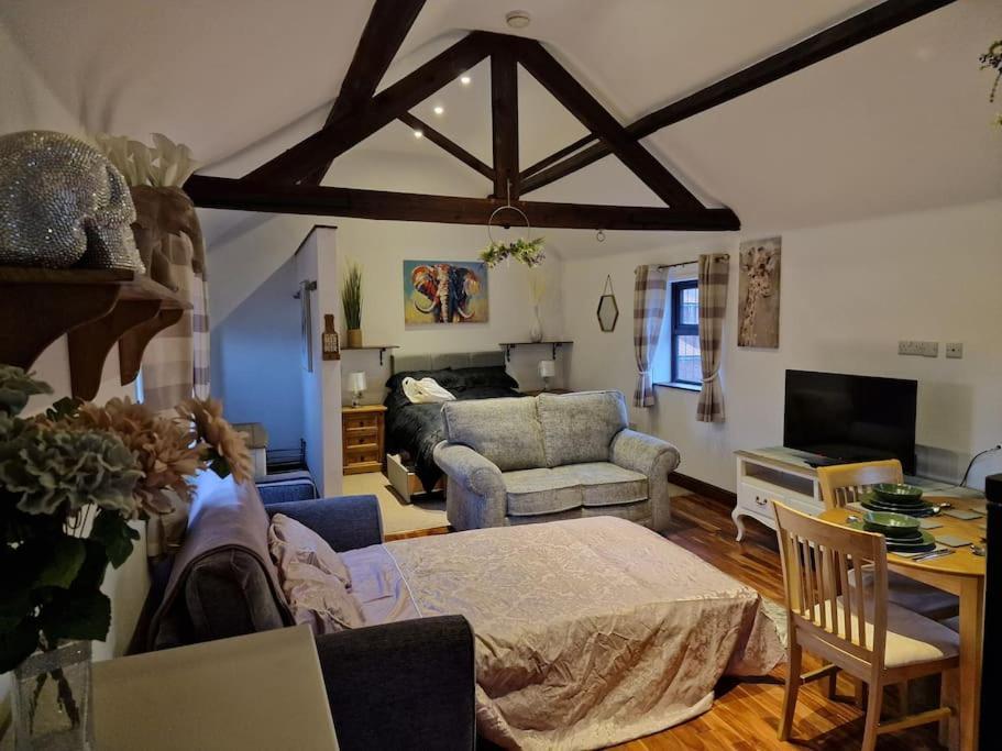 Joiners Arms - Studio Apartments Market Drayton Extérieur photo